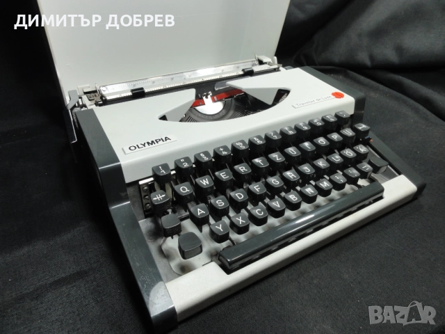 СТАРА РЕТРО ПОРТАТИВНА ПИШЕЩА МАШИНА OLYMPIA TRAVELLER DE LUXE, снимка 5 - Антикварни и старинни предмети - 52362900