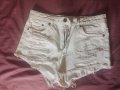 Бели къси панталони, снимка 1 - Къси панталони и бермуди - 37091744
