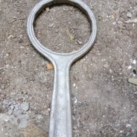Стар ключ за маслени филтри , снимка 1 - Антикварни и старинни предмети - 33654640