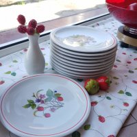Сервиз за хранене с декор ягодки-Италия, снимка 6 - Сервизи - 38057848
