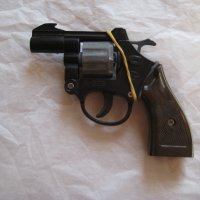Детски пистолети, автомати и арбалети - с капси, стрелички и щракащи, снимка 2 - Други - 16643474