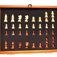 Комплект за шах с аксесоари, Дървен, В кутия, Кафяв, снимка 3 - Шах и табла - 37196296