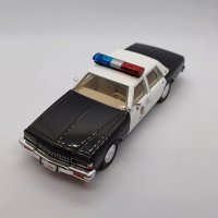 Chevrolet Caprice Metropoliten Police 1987 от филма Терминатор-2 - мащаб 1:43 Greenlight нов в кутия, снимка 5 - Колекции - 44065425