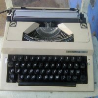 Пишеща машина Привилег - 160 на латиница, снимка 1 - Други ценни предмети - 43379568