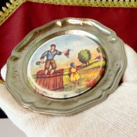 Немска чиния за хапки с картина Винопроизводство. , снимка 1 - Антикварни и старинни предмети - 33267738