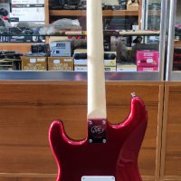 Електрическа китара цвят червен металик, снимка 4 - Китари - 40496158