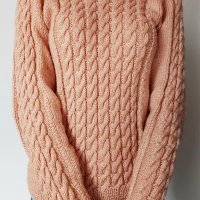 Ръчно плетена блуза с плетеници, снимка 2 - Блузи с дълъг ръкав и пуловери - 27530609