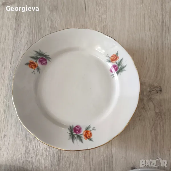 Комплект Български порцеланови десертни чинии., снимка 1