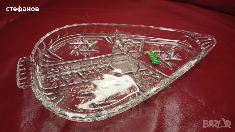 Полска кристална купа за мезета с три отделения, листо , снимка 1