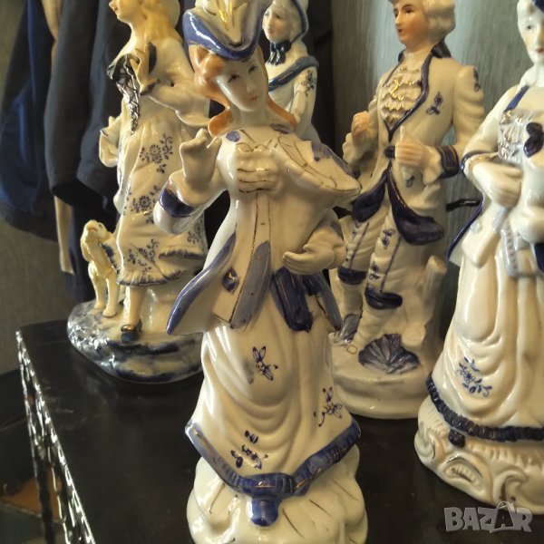 Порцеланова фигура дама с цветя , снимка 1