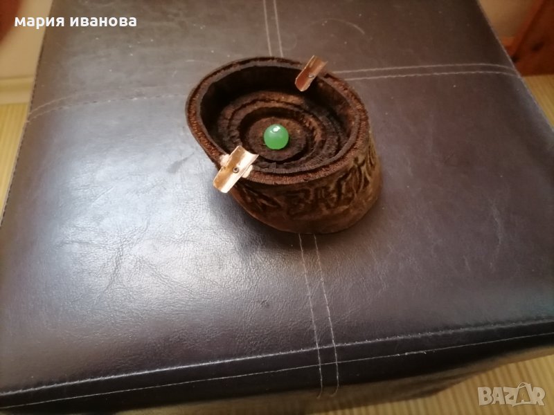 Дървен пепелник с нефрит, снимка 1