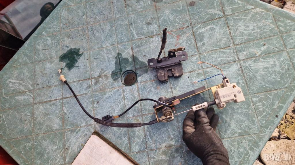 3B0 959 781 D Машинка моторче централно заключване багажник комби брава VW Пасат B5.5 kombi PASSAT, снимка 1