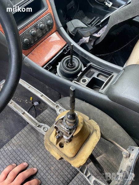Скоростен лост механизъм вилка ръчна кутия ръчка ръчни скорости w203 Мерцедес Ц класа., снимка 1