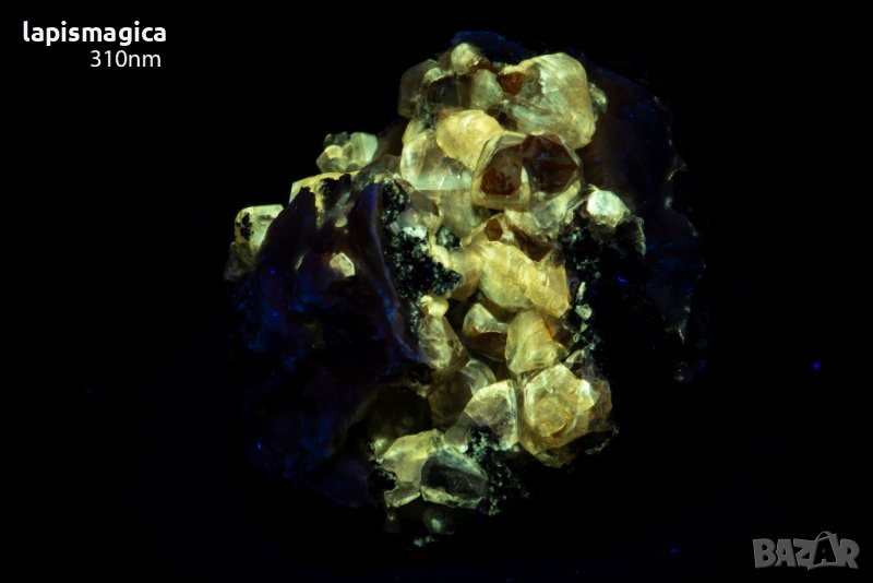 Друза от флуоресцентен церусит и барит 188g, снимка 1