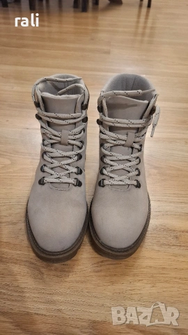 Бежови боти LC