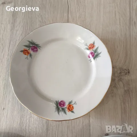 Комплект Български порцеланови десертни чинии.