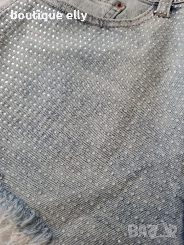 дънкови къси панталони с камъчета, снимка 4 - Къси панталони и бермуди - 51153190