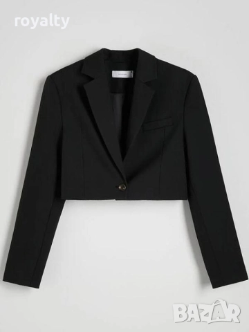 Дамско Черно Късо Сако с Копче