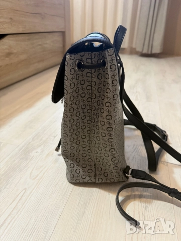 Оригинална дамска раничка Guess, снимка 8 - Раници - 51787105