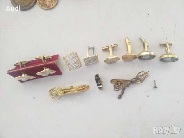 Медали, Ръкавели за риза, игла за вратовръзка , снимка 2 - Антикварни и старинни предмети - 52246179