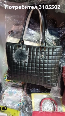 Дамска кожена чанта с пухче, снимка 8 - Чанти - 50852334