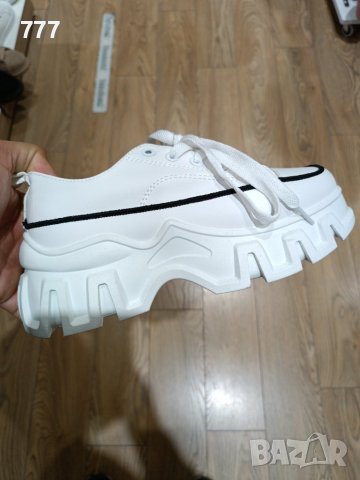 Обувки , снимка 3 - Дамски ежедневни обувки - 43586356