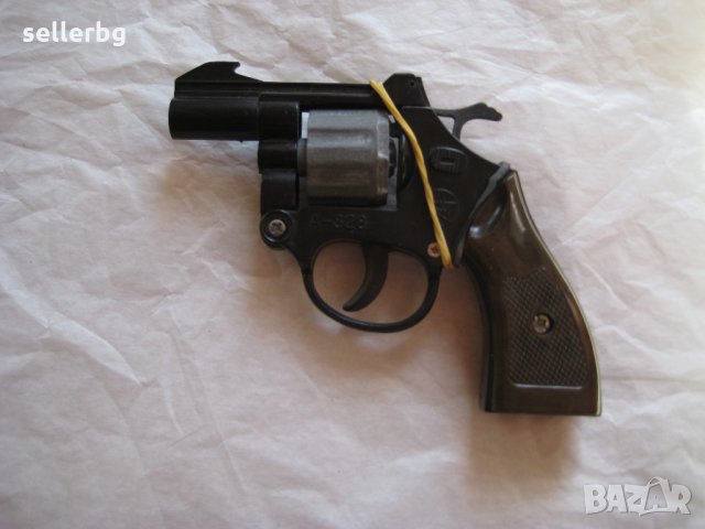 Детски пистолети, автомати и арбалети - с капси, стрелички и щракащи, снимка 2 - Други - 16643474