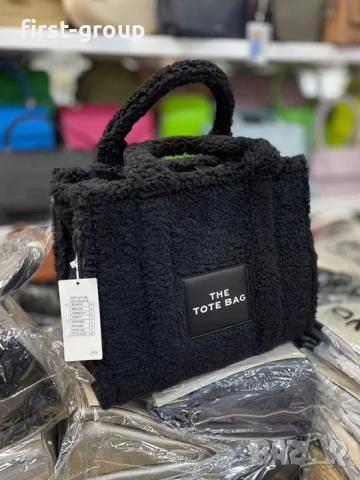 Пухена дамска чанта в черно The tote bag