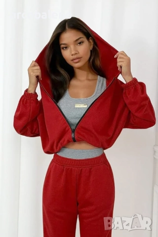 Дамски комплект анцуг Gloria, суитшърт и 7/8 панталон, 3цвята , снимка 10 - Комплекти - 51625350