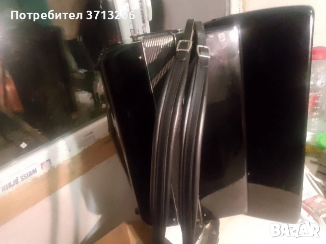 италиански 120 баса GIUSTINI със оригинален куфар, снимка 2 - Акордеони - 52354584