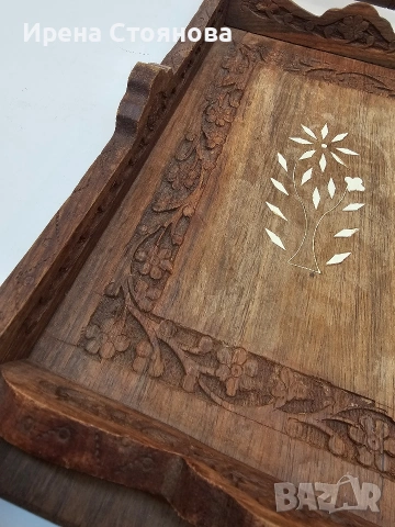 Винтидж табла за сервиране с ръчно резбовани флорални елементи, произход Индия около 1970 г. , снимка 15 - Декорация за дома - 53391619