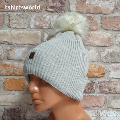 Нова зимна топла дамска Silver Star в светлосив цвят с пух/помпон, снимка 3 - Шапки - 43376170