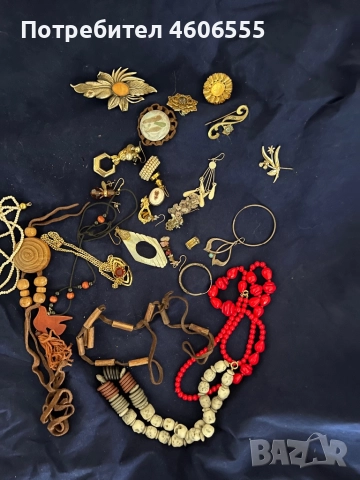 Лот от стари използвани единични обеци,брошки и гердани..