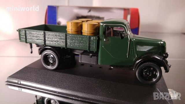 Phänomen Granit 27 1950 Donkergroen - мащаб 1:43 на IST Models модела е нов в PVC дисплей-кейс, снимка 11 - Колекции - 27490713