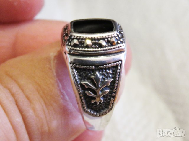 Старинен красив мъжки сребърен пръстен с черен оникс  и множество инкрустирани камъчета маркенази  , снимка 3 - Пръстени - 33577797