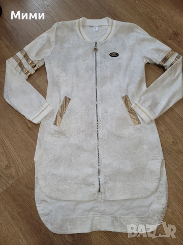 Бяло манто Lucy със златисти акценти