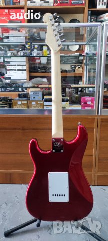 Електрическа китара цвят червен металик, снимка 4 - Китари - 40496158