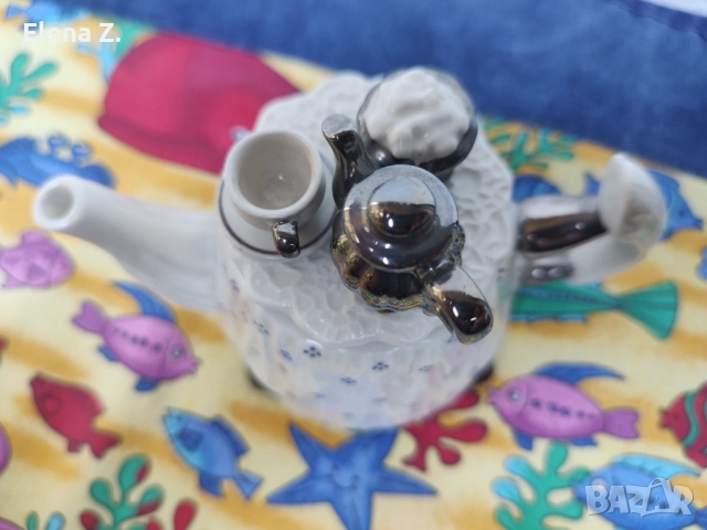 Малък декоративен чайник Table for one на Paul Cardew, снимка 6 - Колекции - 52344732