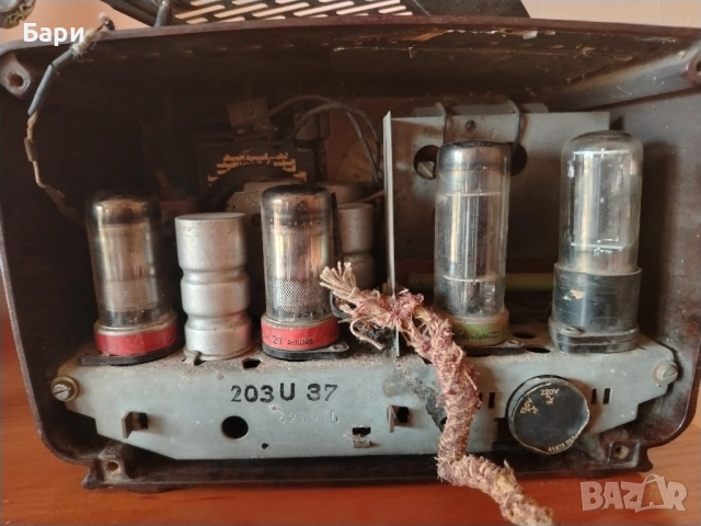 Старо малко бакелитено радио Philips 203U 37 Belgium(Белгия), снимка 8 - Колекции - 51550504