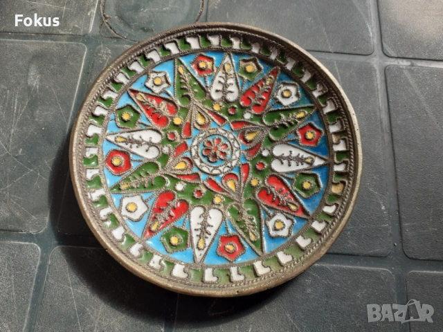 Чиния - бронзова чинийка с клетъчен емайл