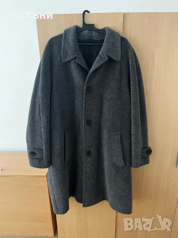 Сиво палто на Hugo Boss