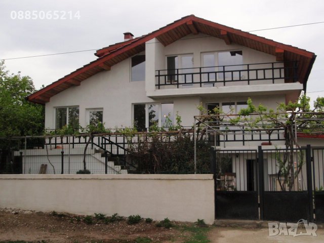 Собственик продава масивна триетажна къща в центъра на с.Бенковски, на 12км. от гр.Варна, снимка 1 - Къщи - 28711287