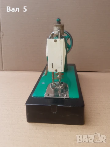 Стара механична играчка ШЕВНА МАШИНА - СССР . Работи , шие, снимка 4 - Антикварни и старинни предмети - 51095178