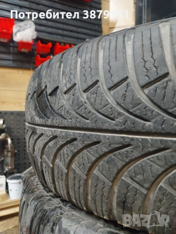 Зимни гуми 195/65 R15 95T, снимка 4 - Гуми и джанти - 52878355