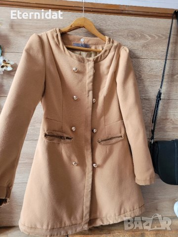 Бежов блейзър златни копчета 