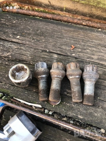 Продавам секретни болтове