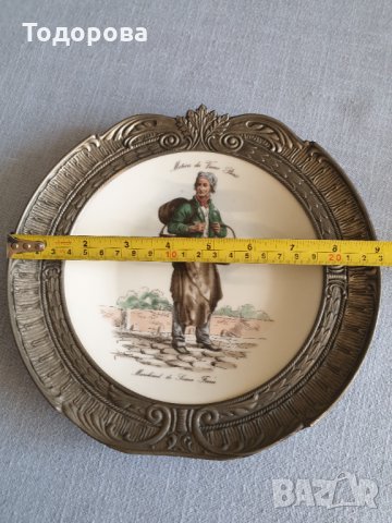 Порцеланова чиния с метален цинков обков, снимка 4 - Чинии - 35523027