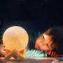 Лампа във формата на Луна с LED светлина и дървена поставка, снимка 10