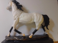 статуетка кон-бял, снимка 1