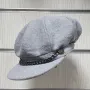 Нова зимна дамска шапка baker boy със синджир в сив цвят, снимка 2